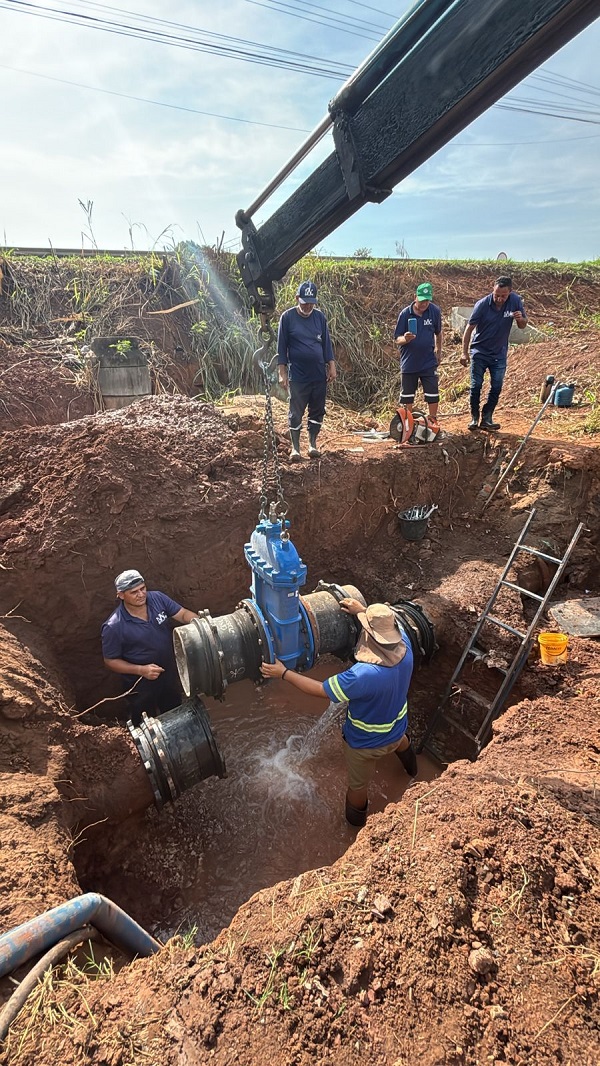 Daae finaliza troca de registro em adutora ao lado da rodovia Washington Luís