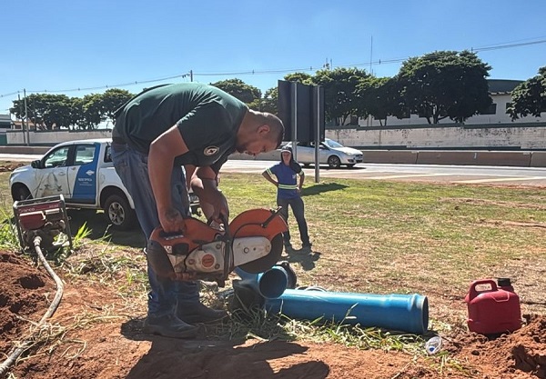 Daae faz reparo emergencial em adutora no Distrito Industrial