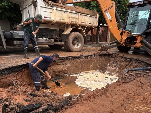 Daae faz reparo emergencial em adutora na Vila Operária